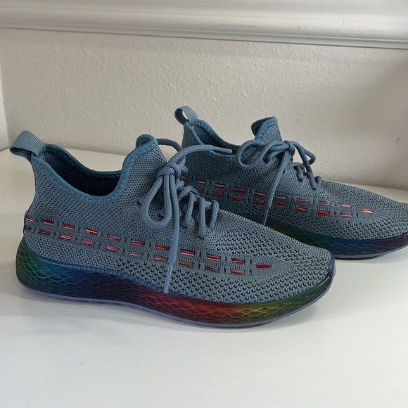Such a comfortable shoe. Wanted size 7 blue, rainbow, athletic shoe - Picture 2 of 6